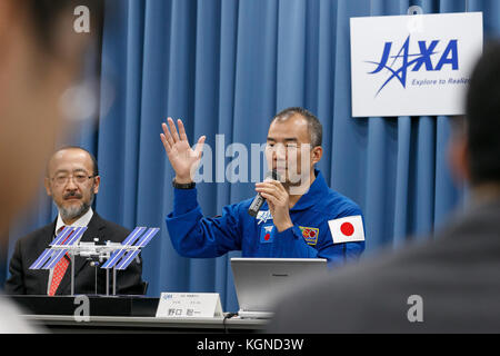 Der japanische Astronaut Soichi Noguchi spricht während einer Pressekonferenz im Büro der Japan Aerospace Exploration Agency (JAXA) in Tokio am 9. November 2017 in Japan. JAXA gab bekannt, dass er ab Ende 2019 an einer sechsmonatigen Mission an Bord der Internationalen Raumstation (ISS) teilnehmen wird, deren Training am 20. November beginnt. Quelle: Rodrigo Reyes Marin/AFLO/Alamy Live News Stockfoto