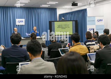 Der japanische Astronaut Soichi Noguchi spricht während einer Pressekonferenz im Büro der Japan Aerospace Exploration Agency (JAXA) in Tokio am 9. November 2017 in Japan. JAXA gab bekannt, dass er ab Ende 2019 an einer sechsmonatigen Mission an Bord der Internationalen Raumstation (ISS) teilnehmen wird, deren Training am 20. November beginnt. Quelle: Rodrigo Reyes Marin/AFLO/Alamy Live News Stockfoto