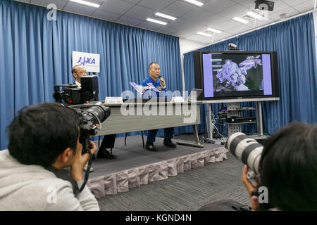 Der japanische Astronaut Soichi Noguchi spricht während einer Pressekonferenz im Büro der Japan Aerospace Exploration Agency (JAXA) in Tokio am 9. November 2017 in Japan. JAXA gab bekannt, dass er ab Ende 2019 an einer sechsmonatigen Mission an Bord der Internationalen Raumstation (ISS) teilnehmen wird, deren Training am 20. November beginnt. Quelle: Rodrigo Reyes Marin/AFLO/Alamy Live News Stockfoto