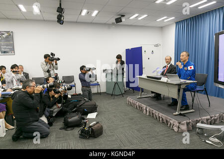 Der japanische Astronaut Soichi Noguchi spricht während einer Pressekonferenz im Büro der Japan Aerospace Exploration Agency (JAXA) in Tokio am 9. November 2017 in Japan. JAXA gab bekannt, dass er ab Ende 2019 an einer sechsmonatigen Mission an Bord der Internationalen Raumstation (ISS) teilnehmen wird, deren Training am 20. November beginnt. Quelle: Rodrigo Reyes Marin/AFLO/Alamy Live News Stockfoto