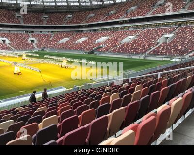 Blick auf das Luschniki-Stadion in Moskau, Russland, 28. August 2017. Das Luschniki ist das wichtigste Stadion der Fußball-Weltmeisterschaft 2018 in Russland. Seit 2013 wurde es umfassend renoviert. Am Samstag (11. November 2017) wird es mit einem Freundschaftsspiel zwischen Russland und Argentinien wieder eröffnet. Die FIFA Fussball-Weltmeisterschaft findet vom 14. Juni bis 15. Juli 2018 in Russland statt. Das Eröffnungs- und Endspiel findet im Moskauer Luschniki-Stadion statt. Foto: Thomas Körbel/dpa Stockfoto