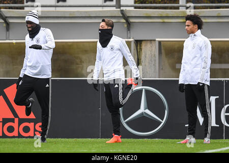 Antonio Ruediger (Deutschland) (L-R), Mesut Oezil (Deutschland), Leroy Sane (Deutschland) GES/ Fussball/ DFB-Training, Berlin, 09.11.2017 Fußball / Fußball: Training der deutschen Nationalmannschaft, Berlin, 09. November 2017 |Einsatz weltweit Stockfoto