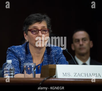 Washington DC, USA. 8. november 2017. Karen Zacharia, Deputy General Counsel und Chief Privacy Officer, Verizon Communications, Inc. (Muttergesellschaft von Yahoo! Seit 2017) bezeugt an einer Kongreßhörfähigkeit auf Verbraucher Datum Verletzung. Stockfoto