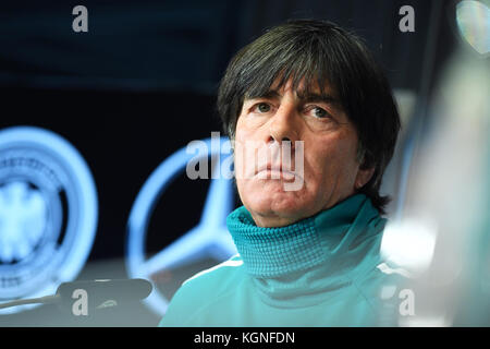 Bundestrainer Jogi Loew (DFB) Portrait, PortrÃ t, Kopfbild, Kopf. GES./ Fussball/ DFB-Pressekonferenz, Berlin, 09.11.2017 Fußball / Fußball: Mediaconferenz, Presskonferenz der deutschen Nationalmannschaft, Berlin, 09. November 2017 |Einsatz weltweit Stockfoto