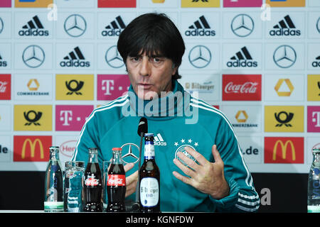 Bundestrainer Jogi Loew (DFB) Portrait, PortrÃ t, Kopfbild, Kopf. GES./ Fussball/ DFB-Pressekonferenz, Berlin, 09.11.2017 Fußball / Fußball: Mediaconferenz, Presskonferenz der deutschen Nationalmannschaft, Berlin, 09. November 2017 |Einsatz weltweit Stockfoto