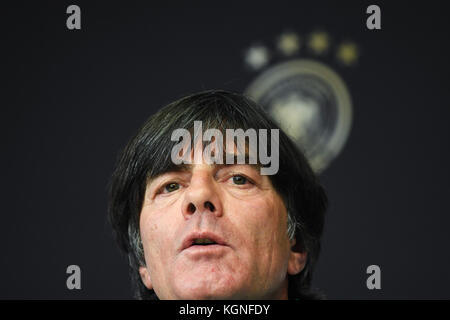 Bundestrainer Jogi Loew (DFB) Portrait, PortrÃ t, Kopfbild, Kopf. GES./ Fussball/ DFB-Pressekonferenz, Berlin, 09.11.2017 Fußball / Fußball: Mediaconferenz, Presskonferenz der deutschen Nationalmannschaft, Berlin, 09. November 2017 |Einsatz weltweit Stockfoto