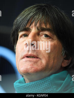 Bundestrainer Jogi Loew (DFB) Portrait, PortrÃ t, Kopfbild, Kopf. GES./ Fussball/ DFB-Pressekonferenz, Berlin, 09.11.2017 Fußball / Fußball: Mediaconferenz, Presskonferenz der deutschen Nationalmannschaft, Berlin, 09. November 2017 |Einsatz weltweit Stockfoto