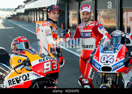 Valencia, Spanien. 09 Nov, 2017 Marc Marquez und Andrea Dovizioso Pose vor dem letzten Rennen der Meisterschaft von motogp, im Gran Premio motul de la Comunitat Valenciana, Stromkreis der Ricardo Tormo, Valencia, Spanien. Donnerstag, 9. November 2017. Credit: gtres información más comuniación auf Linie, s l/alamy leben Nachrichten Stockfoto