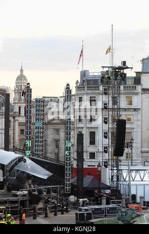 London, 9. Nov 2017. Die Rockgruppe U2-Bühne auf dem Trafalgar Square, wo Sie eingestellt sind ein kostenloses Konzert diesen Samstag zu spielen bereit sind, werden Sie mit Global Icon Award ist ein MTV EMA vorgelegt werden. : Credit: Claire Doherty/Alamy leben Nachrichten Stockfoto