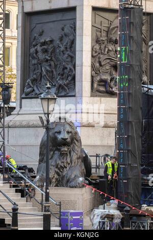 London, 9. Nov 2017. Die Rockgruppe U2-Bühne auf dem Trafalgar Square, wo Sie eingestellt sind ein kostenloses Konzert diesen Samstag zu spielen bereit sind, werden Sie mit Global Icon Award ist ein MTV EMA vorgelegt werden. : Credit: Claire Doherty/Alamy leben Nachrichten Stockfoto