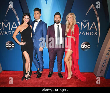 Nashville, TN, USA. 8 Nov, 2017. 08. November 2017 - Nashville, Tennessee - Abby Recht, dan Smyers und Shay Mooney dan Shay, und Hannah billingsley. Der 51. jährlichen CMA Awards, der Country Musik größte Nacht, bei Bridgestone Arena statt. Photo Credit: laura Farr/admedia Credit: laura Farr/admedia/zuma Draht/alamy leben Nachrichten Stockfoto