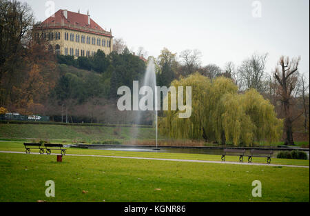 Prag, Tschechische Republik. November 2017. Herbst im rekonstruierten Prager Park Stromovka (Königliches Wildreservat), Prag, Tschechische Republik, 10. November 2017. Quelle: Katerina Sulova/CTK Photo/Alamy Live News Stockfoto