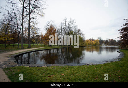 Prag, Tschechische Republik. November 2017. Herbst im rekonstruierten Prager Park Stromovka (Königliches Wildreservat), Prag, Tschechische Republik, 10. November 2017. Quelle: Katerina Sulova/CTK Photo/Alamy Live News Stockfoto