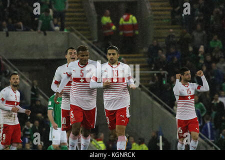 Windsor Park, Belfast, Nordirland. 09 Nov, 2017. 2018 World Cup Qualifying Play-Off (erste Etappe) - Nordirland 0 Schweiz 1. Ricardo Rodriguez (13) feiert sein Ziel für die Schweiz. Quelle: David Hunter/Alamy leben Nachrichten Stockfoto