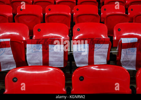 Fahnen von England im Wembley-Stadion GES/ Fussball/ Freundschaftsspiel: England - Deutschland, 10.11.2017 Fußball/Fußball: Freundschaftsspiel: England vs Deutschland, London, 10. November 2017 |Nutzung weltweit Stockfoto