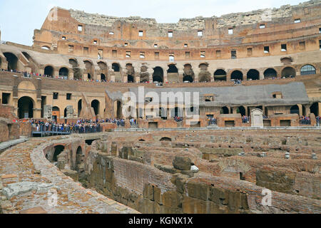 Roma, Italien - 01. Oktober 2017: Kolosseum, Kolosseum oder coloseo, flavischen Amphitheater der Größte, der je gebaut wurde, Symbol der alten Roma Stadt im römischen Reich. Stockfoto