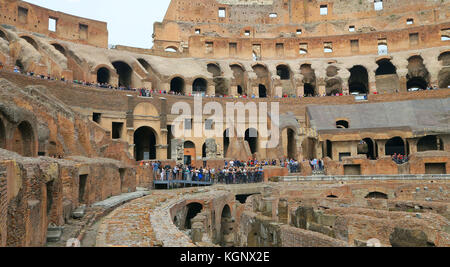 ROMA, Italien - 01. OKTOBER 2017: Kolosseum, Kolosseum oder Coloseo, Flavischen Amphitheater der Größte, der je gebaut wurde, Symbol der alten Roma Stadt im Römischen Reich. Stockfoto