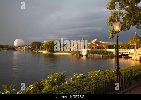 Epcot World Showcase bei Sonnenuntergang, Walt Disney World Resort Stockfoto