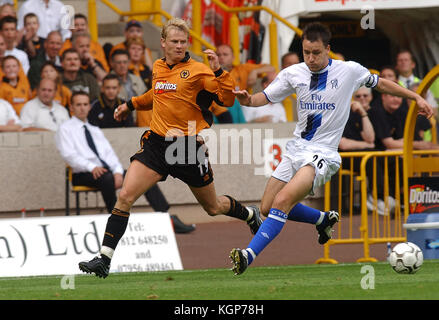 Fußballer John Terry und Steffen Iversen Wolverhampton Wanderers v Chelsea 20. September 2003 Stockfoto