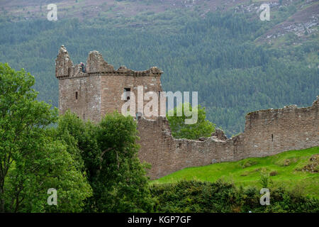 Urquhart Castle am Ufer des Loch Ness Stockfoto