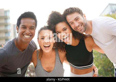 Gruppe von atheltic Menschen Spaß zusammen auf die laufende Sitzung Stockfoto