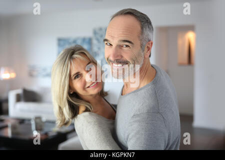 Freundliche senior Paar das Leben genießen Stockfoto