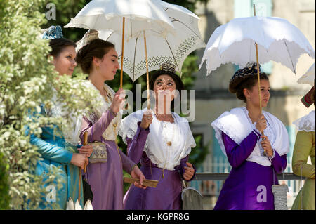 Bouche-du-Rhône (13), Camargue, Arles. Fête du costume (Pegoulade). Arlésiennes // Frankreich. Bouche-du-Rhone (13), Camargue, Arles. Kostümfest (Pegoula Stockfoto