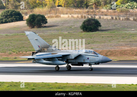 Royal Air Force Panavia Tornado GR4 [ZA 370] Sie Start- und Landebahn 31. Stockfoto