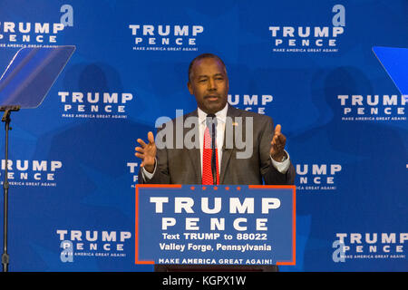 König von Preußen, PA - 1. November 2016: Der republikanische Präsidentschaftskandidat Ben Carson stellt Mike Pence vor, den Kandidaten für den Vizepräsidenten, der vowe Stockfoto