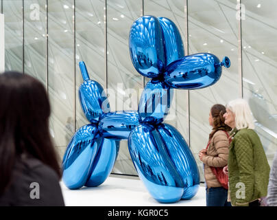 LOS ANGELES, Ca - Februar 5, 2017: Ballon Hund von Jeff Koons Am Broad Contemporary Art Museum am 5. Februar 2017. Stockfoto