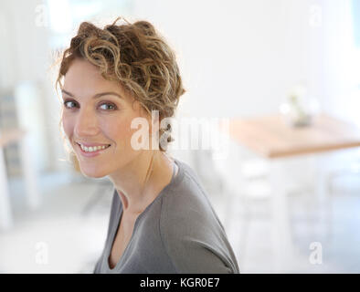 Porträt der attraktive 35-jährige Frau Stockfoto