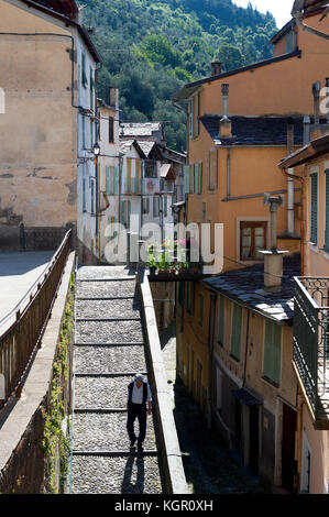 Frankreich. Alpes-Maritimes (06). Saorge. Gasse des Dorfes Saorge in Mercantour Stockfoto