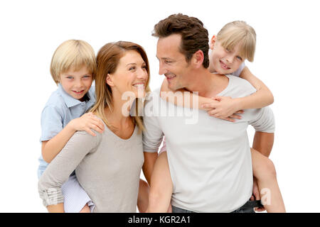 Eltern geben piggyback Ride für Kinder Stockfoto