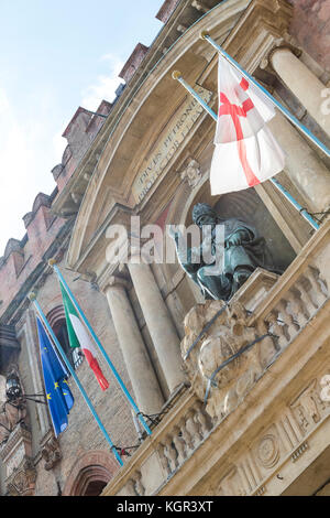 Sitzende Statue des Hl. Petronius, Bologna, Italien. Stockfoto