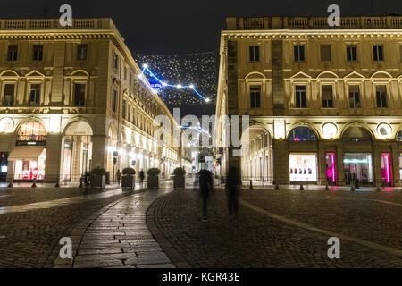 Turin Dowtown mit dem Luci d'Artista in der Via Roma. Stockfoto