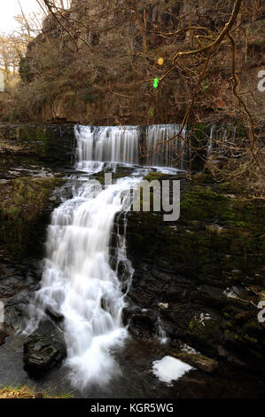 Obere und Mittlere fällt der sgwd clun Gwyn isaf. Stockfoto