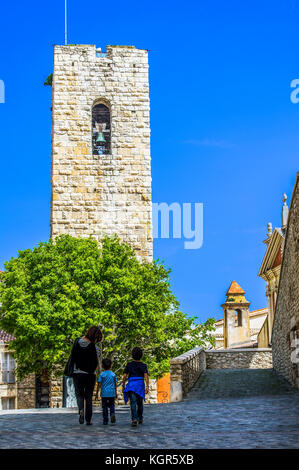 Alpes-Maritimes (06), Antibes. Place Mariejol. Le campanile // Frankreich, Alpes-Maritimes (06), Antibes. Place Mariejol. Das campanile Stockfoto