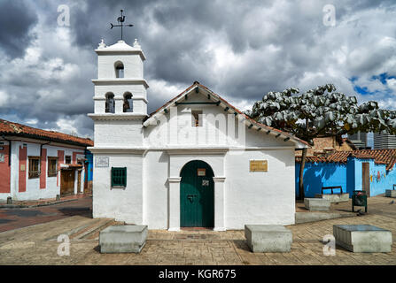 Kleine Kapelle Ermita de San Miguel del Príncipe am Plaza Chorro de Quevedo, Bogota, Kolumbien, Südamerika Stockfoto