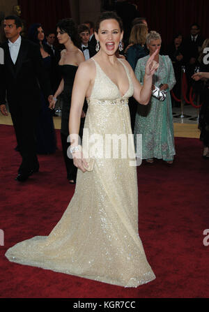 Jennifer Garner auf dem 78. jährlichen Academy Awards im Kodak Theater in Hollywood 5. März, 2006 anreisen. garnerjennifer 199 2 = Mode, volle Länge, Menschen, Jennifer Garner, Schauspielerin, Vertikal, usa, Stars, an der Kamera suchen, Kunst, Kultur und Unterhaltung, Veranstaltung, Teilnahme an, eine einzige Frau, eine Person, Kleid, Mode, Künstler Stockfoto