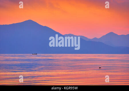 Skadar Lake nach Sonnenuntergang, Shkodra, Albanien Stockfoto