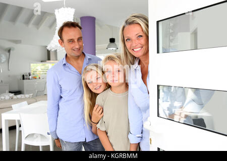 Glückliche Familie freundliche Menschen zu Hause Stockfoto