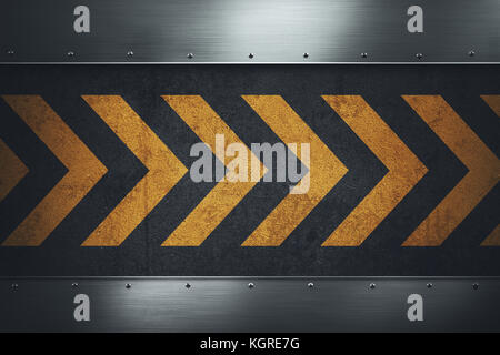 Schwarz dirty grungy Asphalt Oberfläche mit gelb Warnung streifen. Polierte Metallplatten mit Nieten. Für Ihren Text. Stockfoto