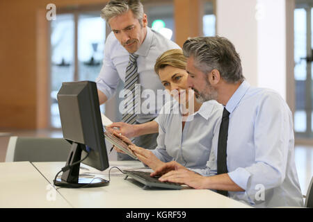 Business Team die am Projekt im Büro Stockfoto