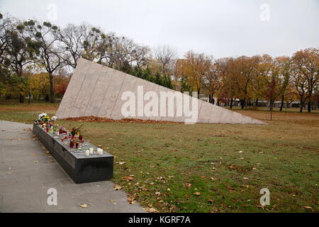 Kerepesi Friedhof (Kerepesi temető úti oder Kerepesi temető, offizieller Name: Fiumei úti Nemzeti sírkert, d. h. 'Fiume Straße nationalen Friedhof') - Skulptur Stockfoto