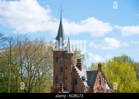 Minnewater Schloss am See der Liebe in Brügge, Belgien. Stockfoto