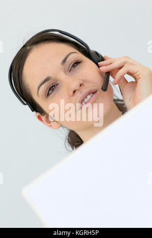 Customer Service Frau auf weißem Hintergrund Stockfoto