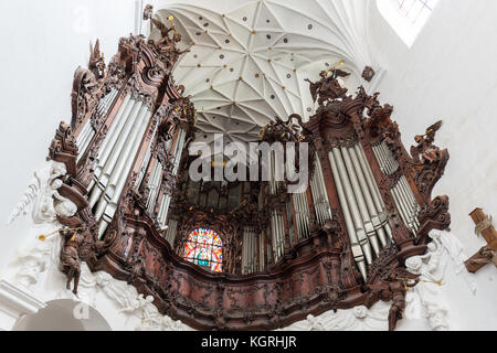 Große Orgel an der oliwa Oliwa archcathedral in Danzig, Polen, gesehen von unten. Stockfoto