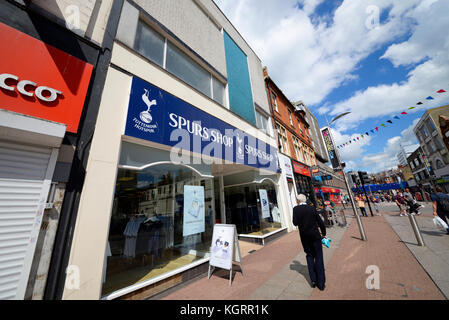 Spurs Shop Tottenham Hotspur Club Shop in High Street, Southend on Sea, Essex. Vorderseite anzeigen. Fußball, Fußballmannschaft. Club Merchandise-Shop Stockfoto