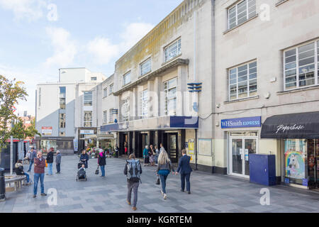 Eingang zur U-Bahnstation Richmond, Richmond, London Borough von Richmond upon Thames, London, England, Vereinigtes Königreich Stockfoto