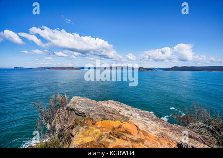 Australien, New South Wales, Panoramaaussicht von Broken Bay von "Kopf in Bouddi National Park. Von links nach rechts: Bangally Kopf (Sydney Northern Bea links Stockfoto